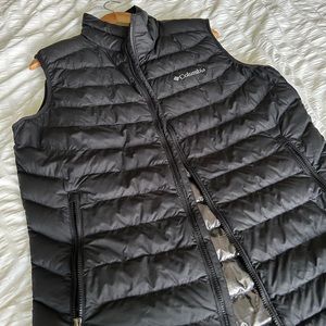 Columbia Puffer Vest size L Men